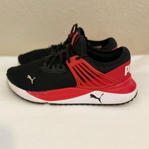 Puma Pacer Future running Kids Shoes Sz 6 Big Boy